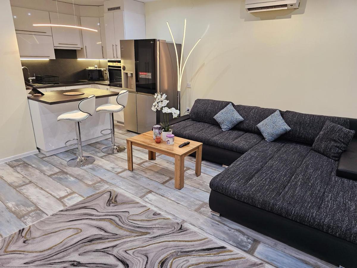 Urban Loft Lejlighed Salgótarján Eksteriør billede
